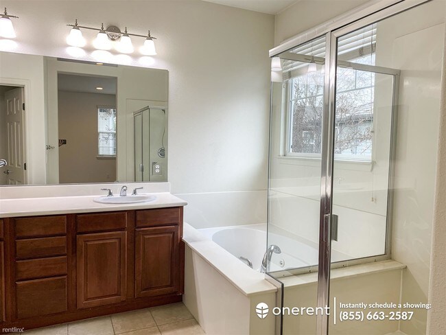 Building Photo - 4 br, 2.5 bath House - 658 Woodland Terrace -