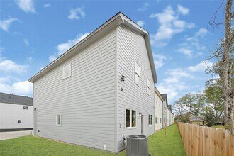 Building Photo - 706 Savonna