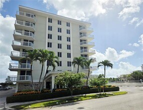 Building Photo - 125 S Ocean Ave