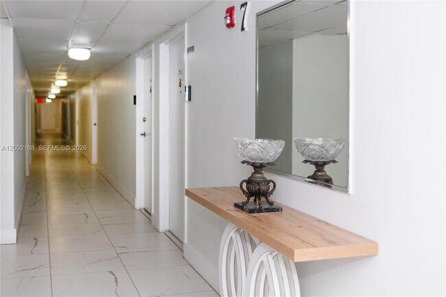 Foto del edificio - 200 178th Dr