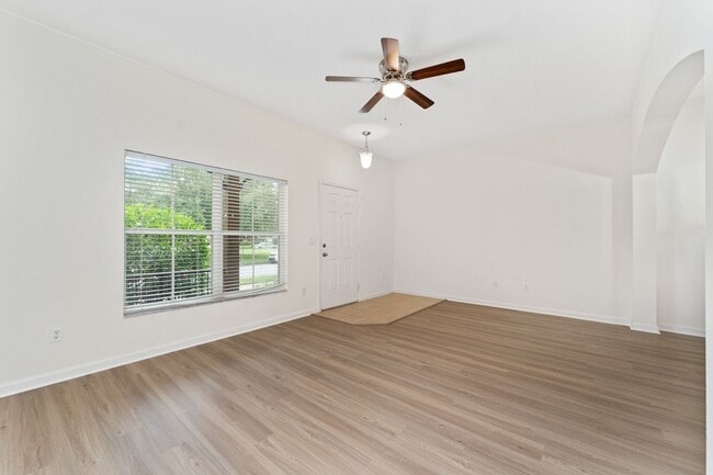Foto del edificio - Nice 3/2.5 Townhouse in Enclave at Moss Pa...