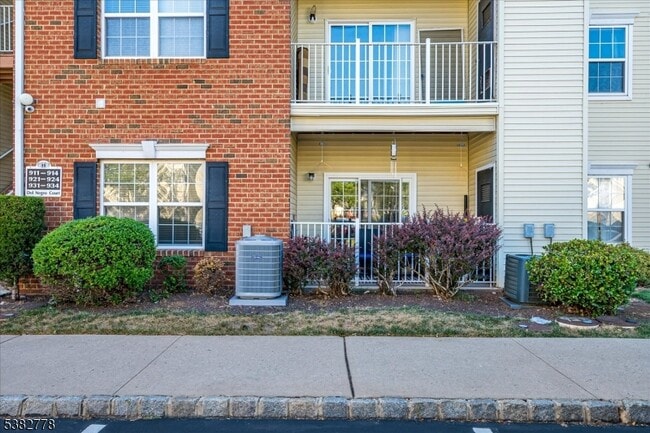 Building Photo - 913 Del Negro Ct