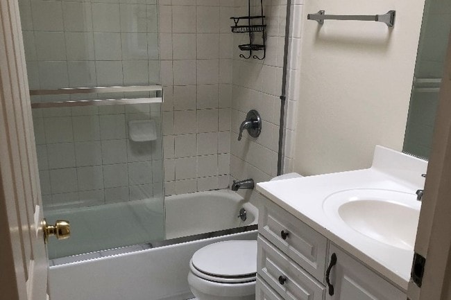 Baño - 1116 Capuchino Ave