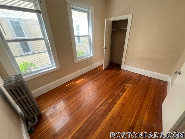 Building Photo - 110 Howland St