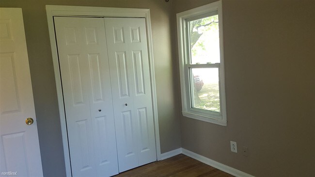 Foto del edificio - 2 br, 1 bath House - 927 E 13 Mile Rd