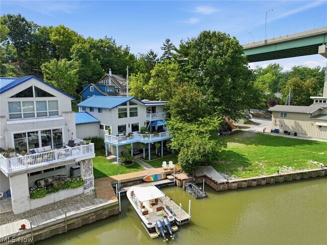 Foto del edificio - 421 Riverdale Dr