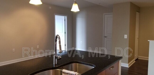 Foto del edificio - 2451 Midtown Ave