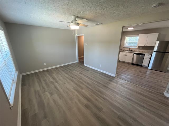 Foto del edificio - 12904 Mitchell Dr