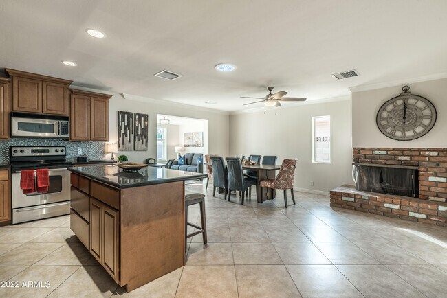 Foto del edificio - 8301 E Jackrabbit Rd