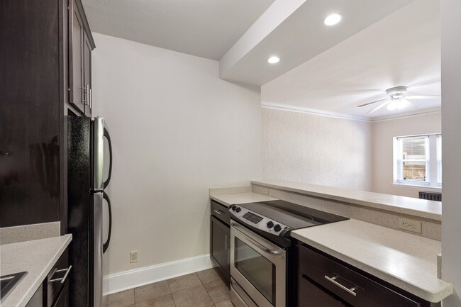 Interior Photo - Cambridge Manor