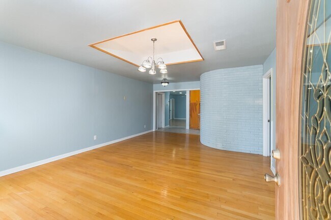 Building Photo - 1706 Colby Dr