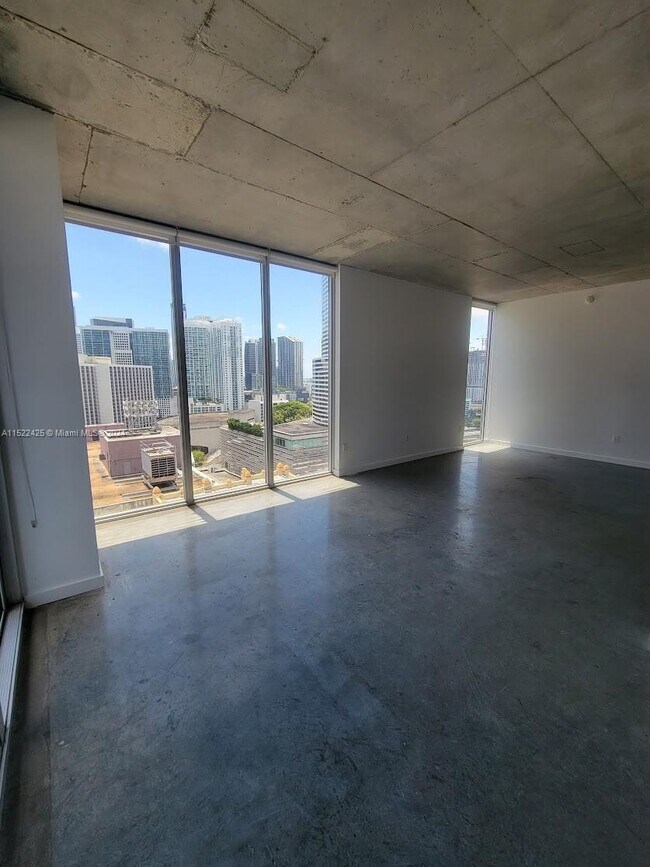 Foto del edificio - 151 SE 1st St