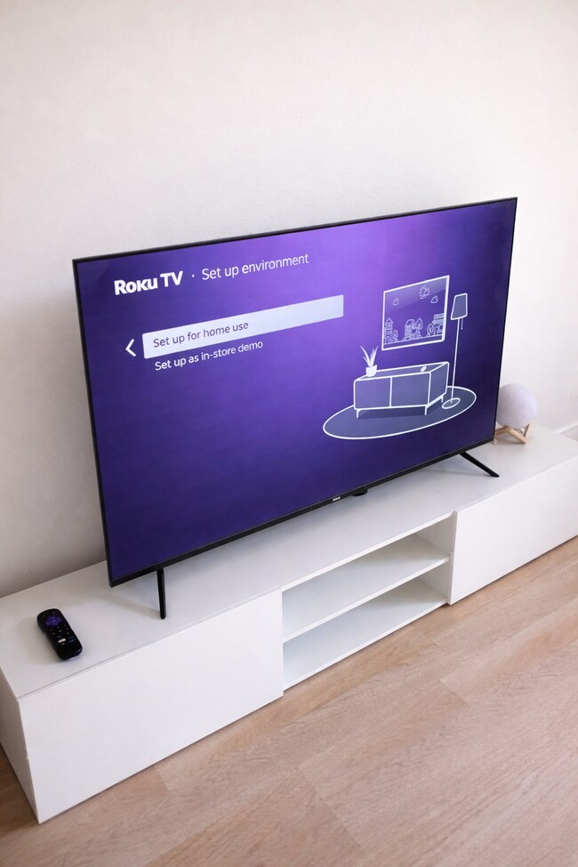 Televisor Roku totalmente nuevo con Netflix, Peacock, Max y más. - 5860 Hazeltine Ave