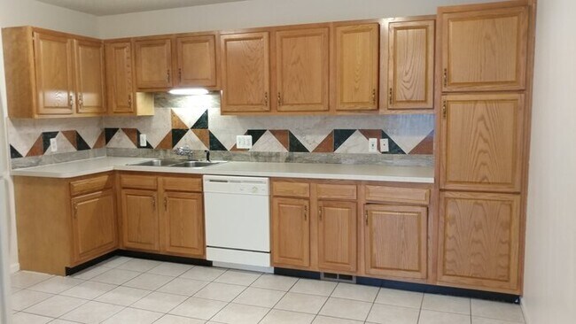 Foto del edificio - 38003 Schoenherr Rd