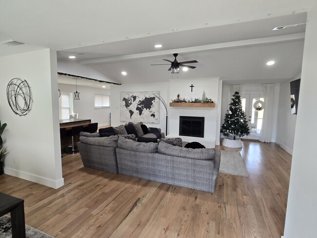 Foto del edificio - 5509 Edgewater Cir