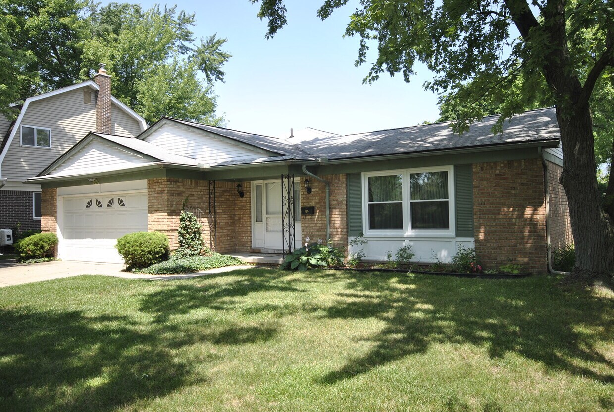 Foto principal - 2869 E Eisenhower Pky