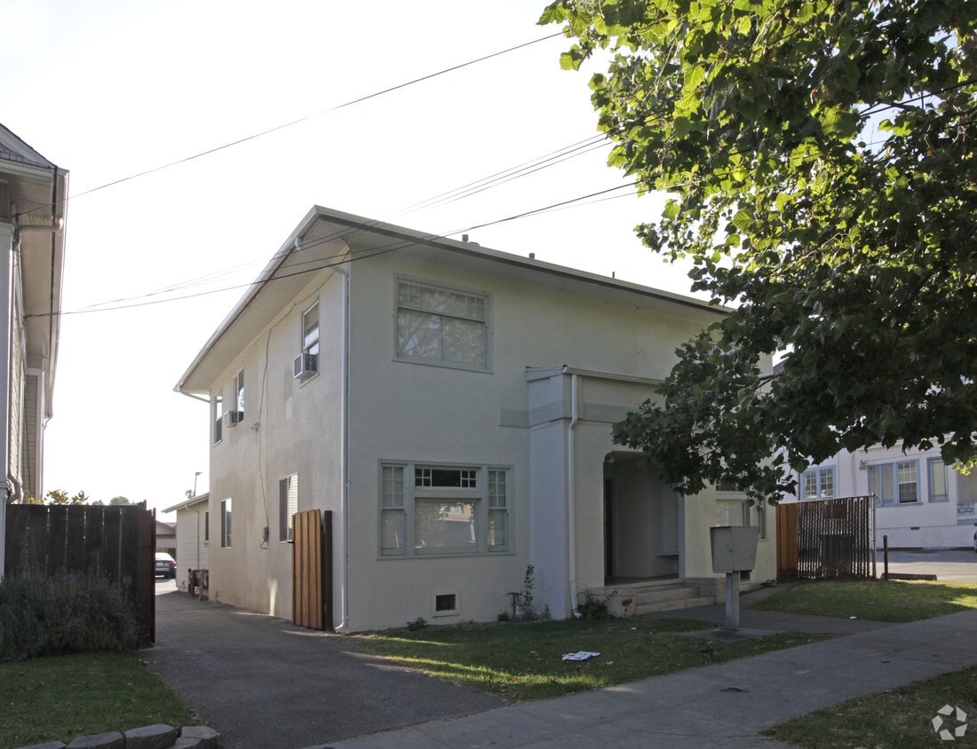 Building Photo - South Sixth Apartments