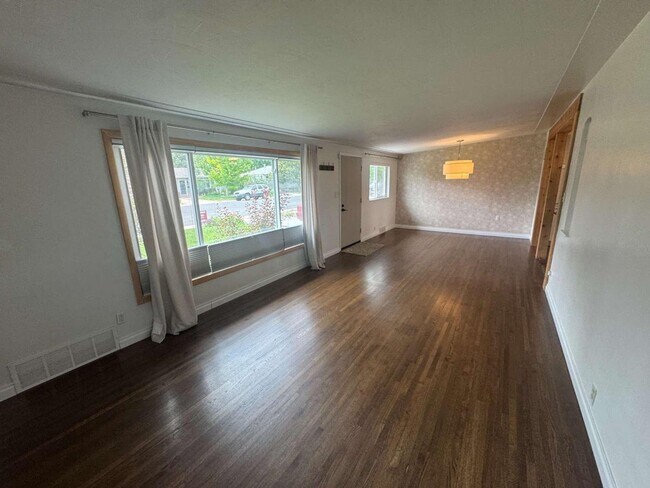 Foto del edificio - Spacious 3 Bed 2 Bath in the heart of Littleton