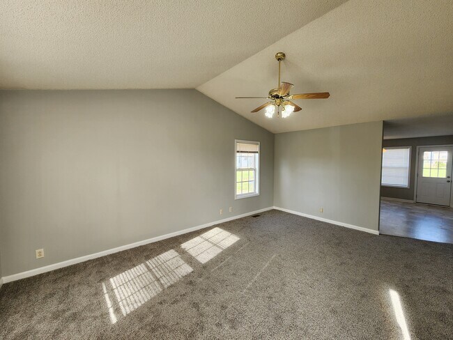 Building Photo - 304 Pioneer Dr