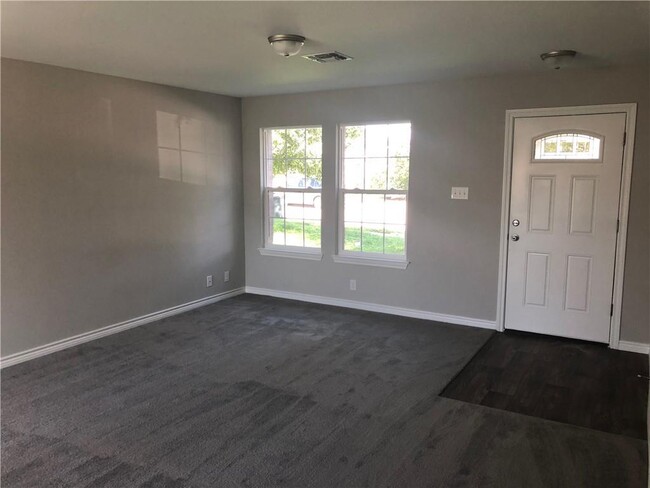 Building Photo - 4004 Reeders Dr