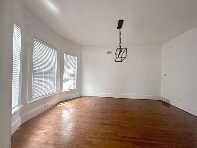 Building Photo - 1145 Sledge Ave