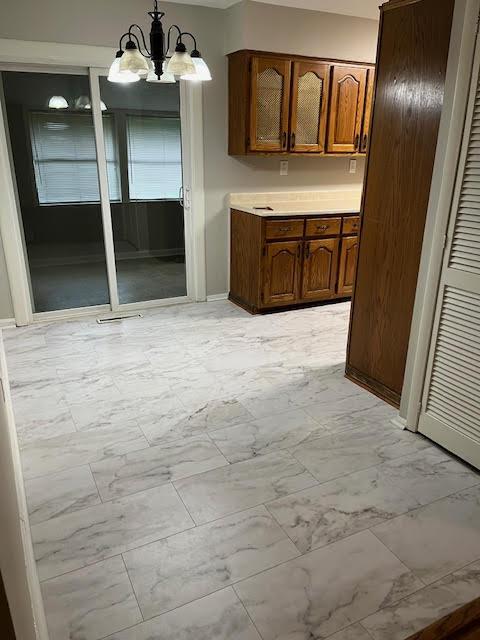 Foto del edificio - 240 W French St