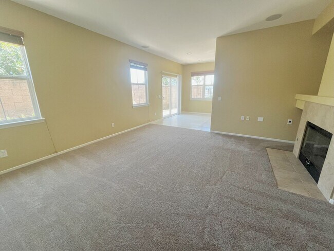 Foto del edificio - Recently Reduced Rental-Spacious Cul de Sa...