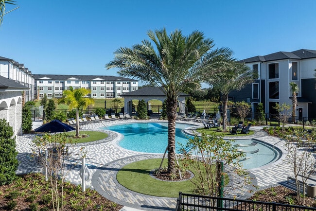 Building Photo - Holly Grove