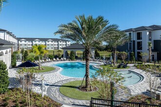 Building Photo - Holly Grove