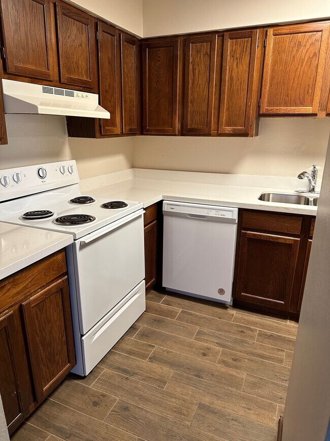 Foto del edificio - 1006 Fairway Dr