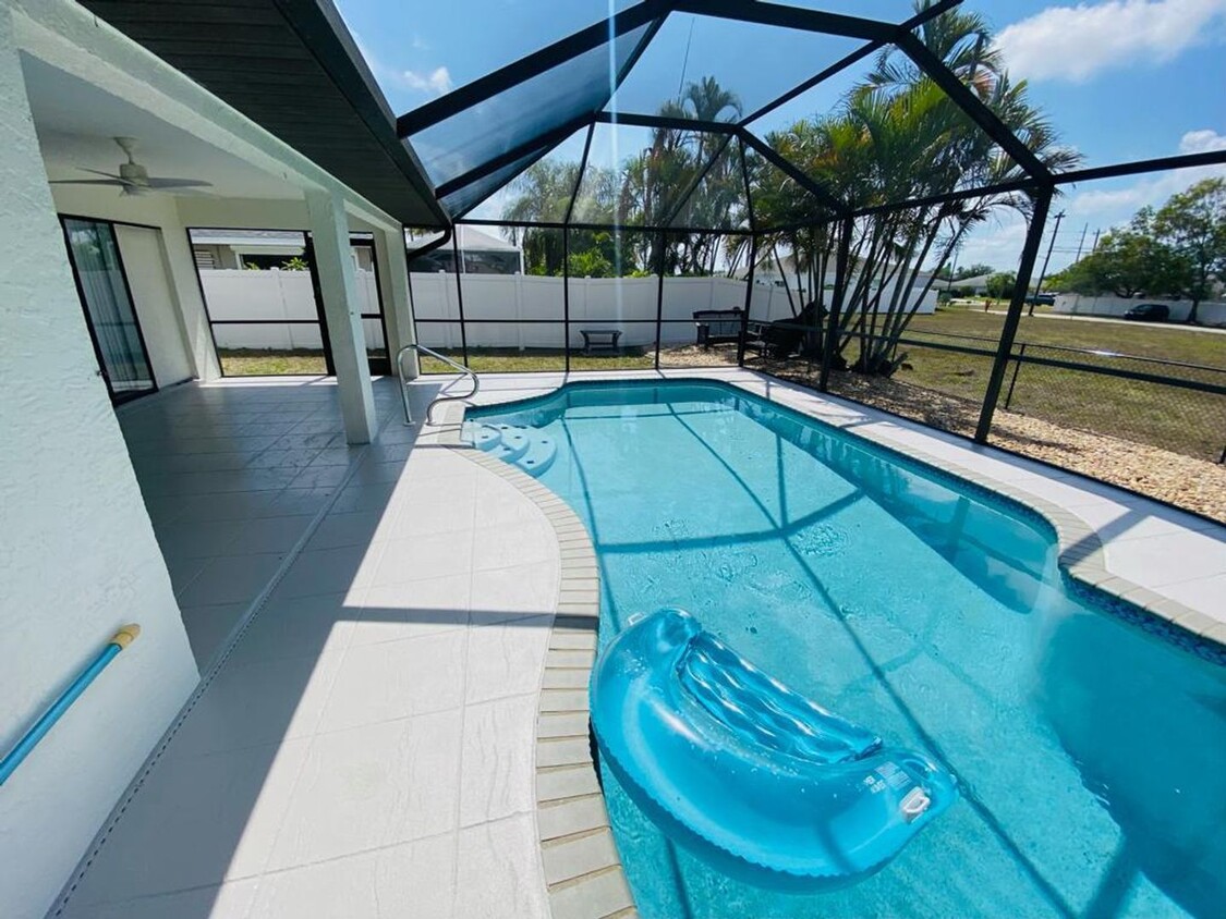 Primary Photo - Furnished pool House located in the beauti...