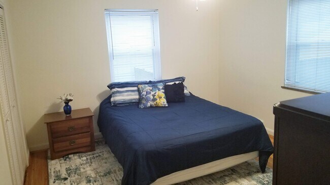 Foto del edificio - 7710 Plainfield Rd
