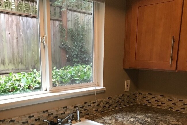 Kitchen - 1515 SW 18th Ave