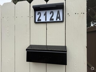 Building Photo - 212 Village Ln
