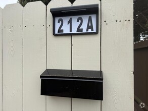 Building Photo - 212 Village Ln