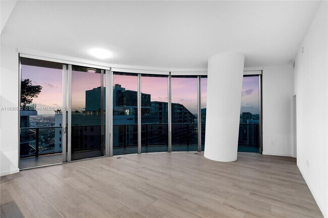 Foto del edificio - 45 SW 9th St