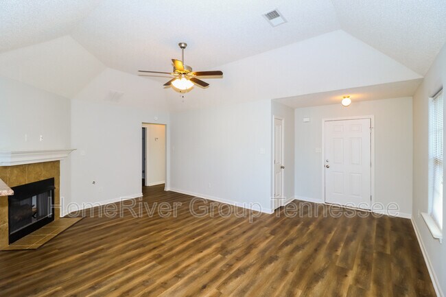 Foto del edificio - 7392 Macon Rd