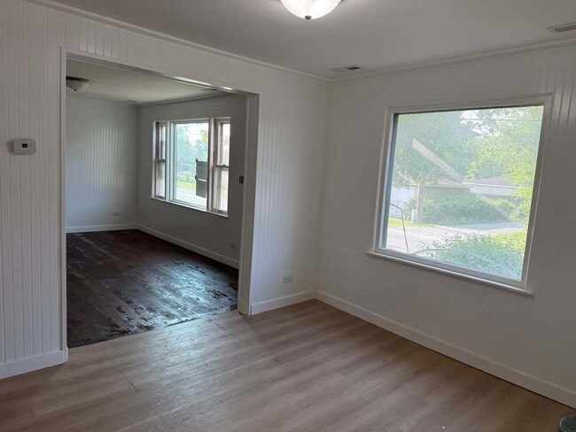Building Photo - 14300 Honore Ave