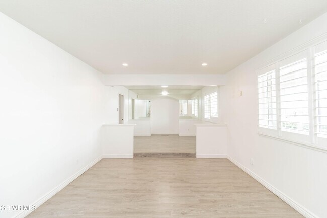 Foto del edificio - 8608 Catalpa Ln