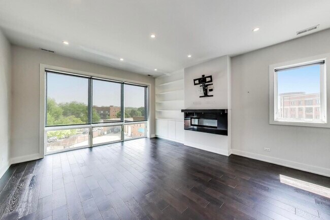 Foto del edificio - 3224 N Elston Ave
