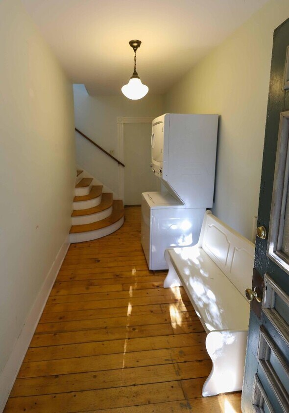 Entry Mudroom - 156 Barre St
