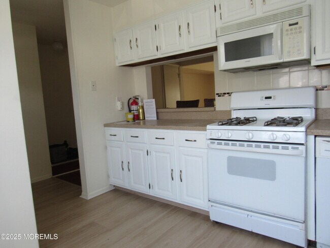 Building Photo - 32 Lafayette Ct