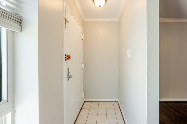Building Photo - 6143 Edsall Rd