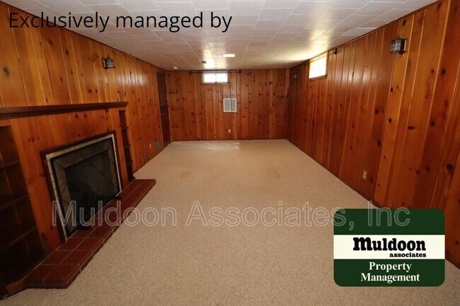 Foto del edificio - 215 Kenwood Dr