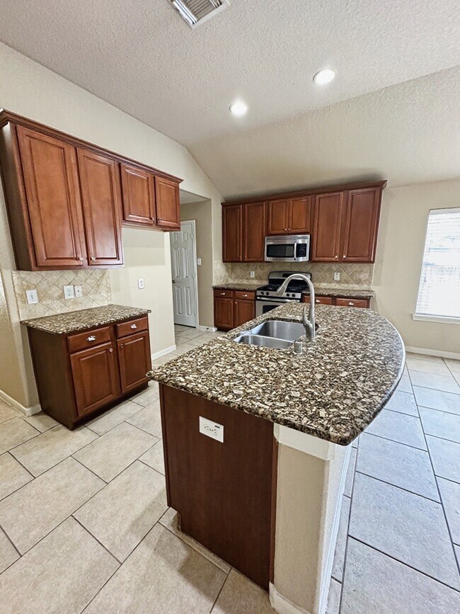 Building Photo - 19523 Country Mountain Ct