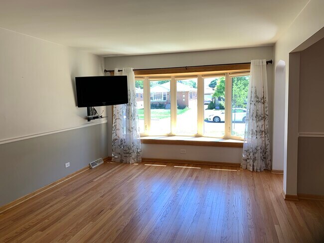 Building Photo - 4420 Opal Ave