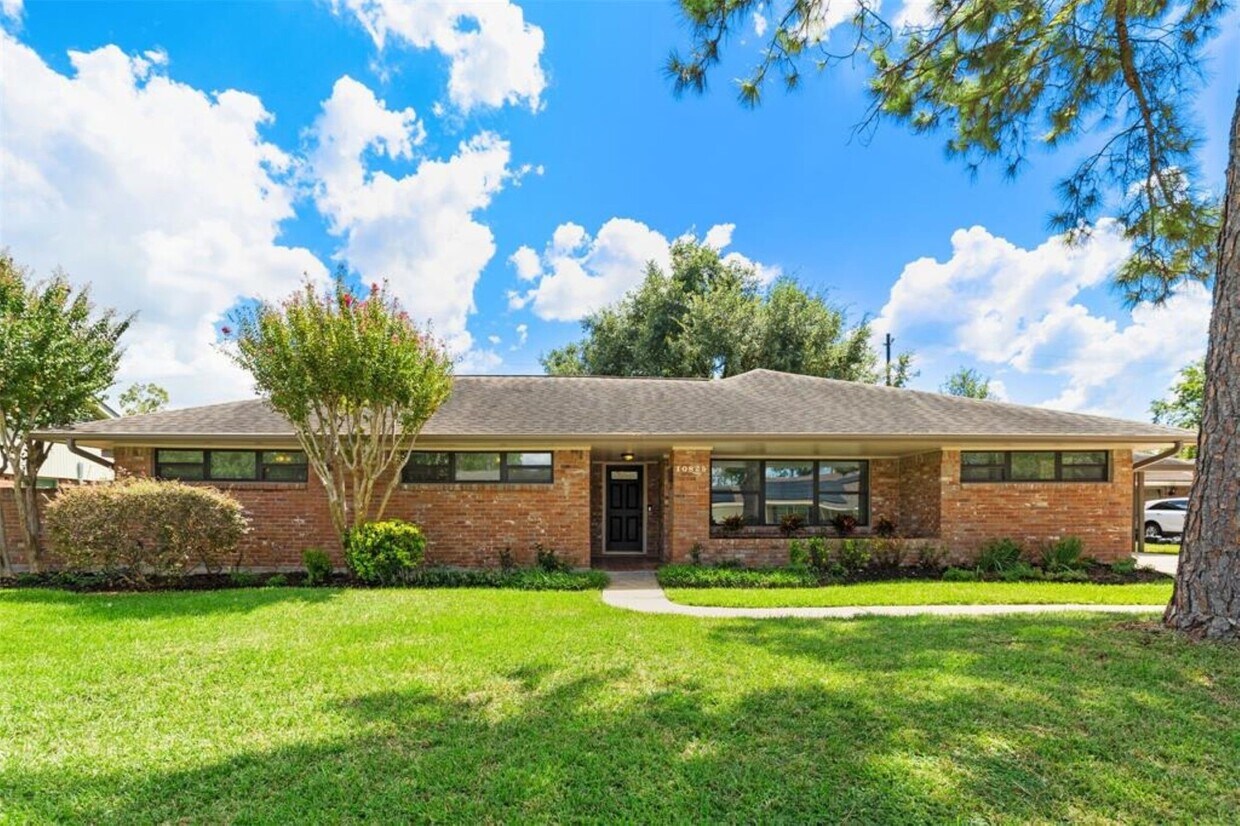 Foto principal - 10825 Willowisp Dr