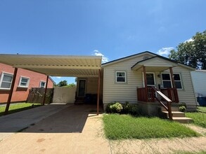 Building Photo - 209 S Quebec Ave