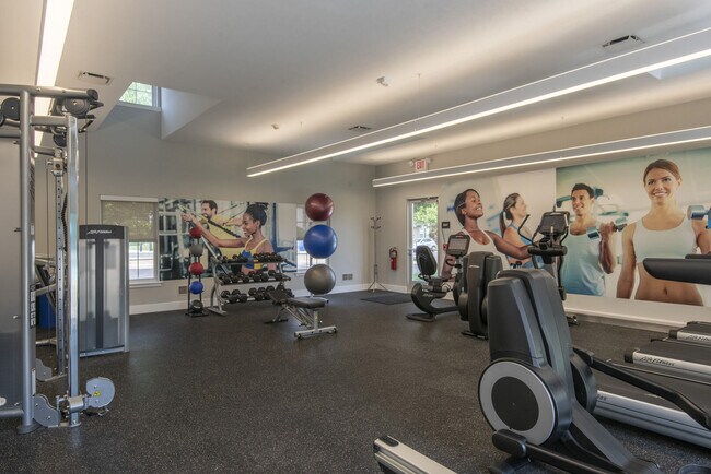 Foto del edificio - Exeter Village Apartments