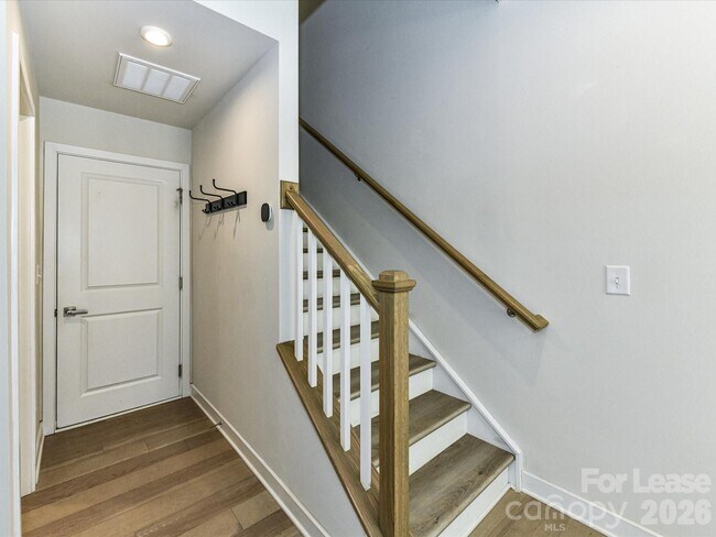 Foto del edificio - 408 Tristram Ln